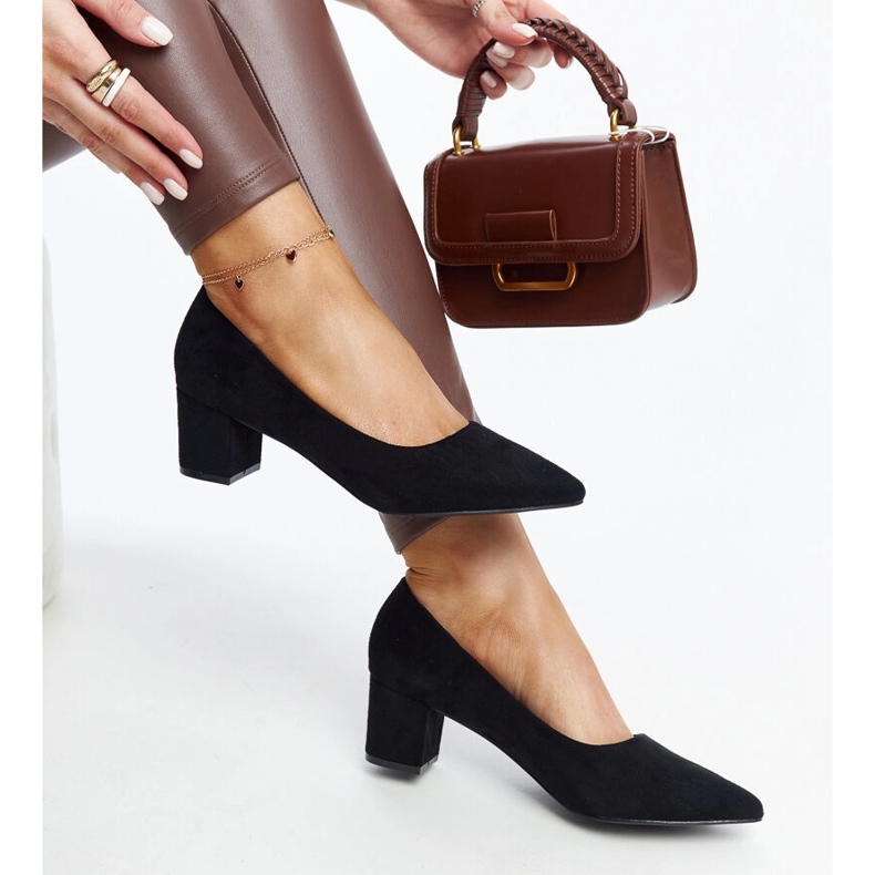 Sapatos de salto alto Araxi pretos 1