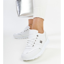 Tênis branco com sola grossa Kincheloe 2