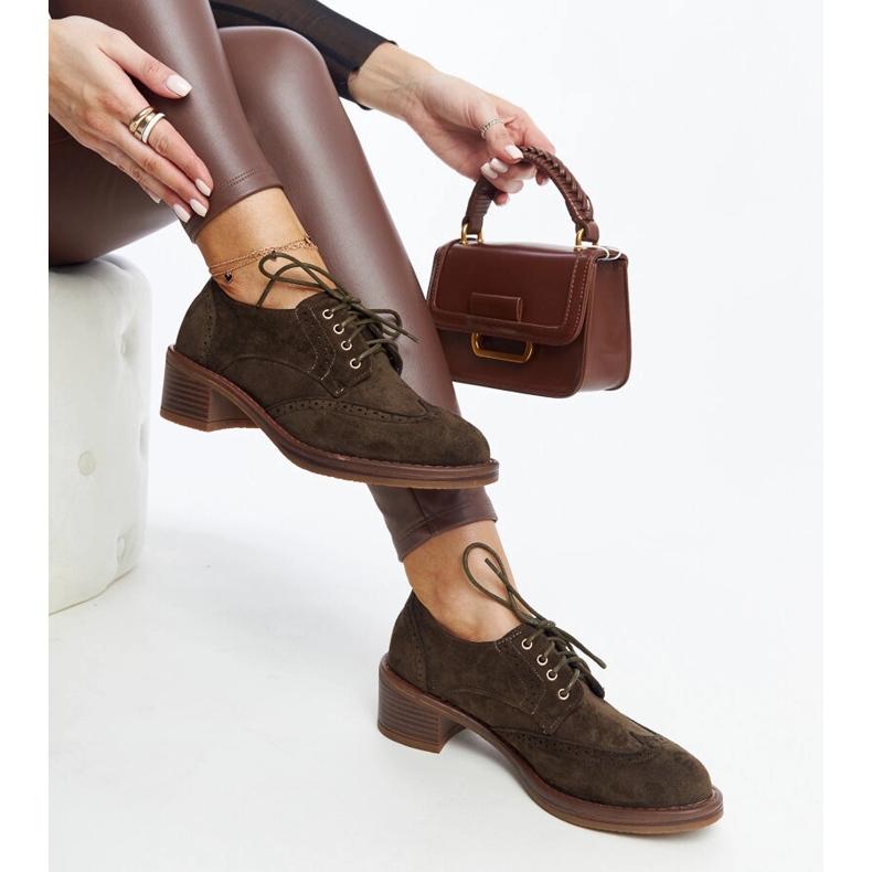 Sapatos de salto alto em camurça verde da Tigard 1