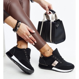 Tênis preto em plataforma de borracha Nihad 1