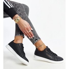 Tênis preto de couro ecológico Furat 1