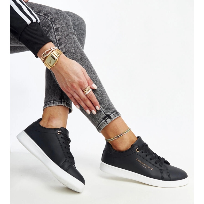 Tênis preto de couro ecológico Furat 1