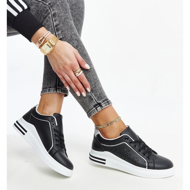 Tênis preto vazado com glitter Zorka 2