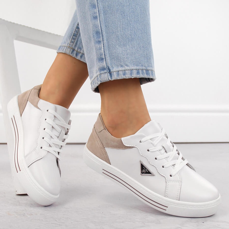 Sapatos esportivos femininos de couro com atacadores, branco, Filippo DP6049 1