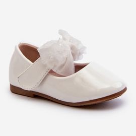 Bailarinas infantis de couro envernizado com velcro e laço, Olessa branca branco 1 Bailarinas infantis de couro envernizado com velcro e laço, Olessa branca branco 1