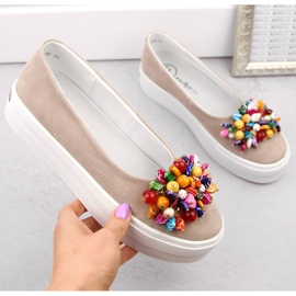 Sapatos femininos de couro camurça na plataforma com miçangas, bege Filippo DP6024 1