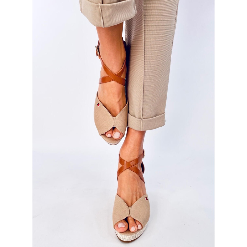 Berna Khaki Sandália bico aberto bege 1