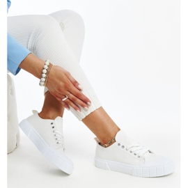 Tênis de tecido branco do Eduard 1