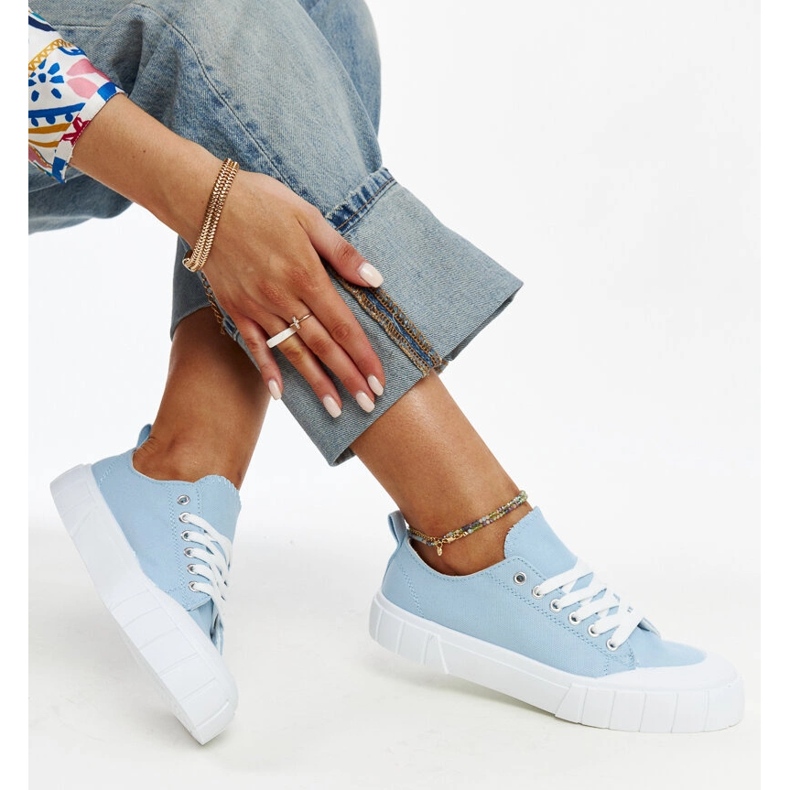 Tênis de tecido azul do Eduard 1