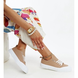 Tênis de tecido marrom do Eduard 1