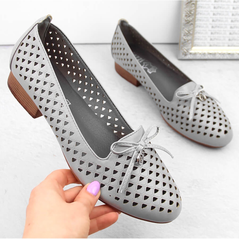 Sapatos femininos de salto baixo com aberturas, cinza Jezzi ASA178-5 1