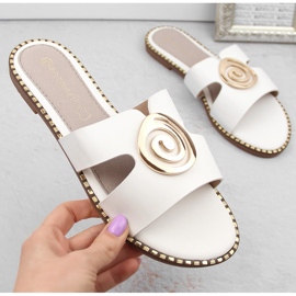 Chinelos femininos brancos de salto baixo Potocki 08302 1