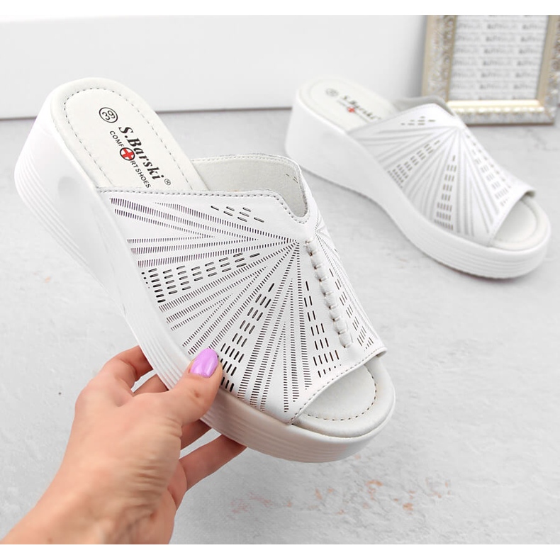 Chinelos femininos confortáveis ​​de couro com cunha, branco, S.Barski LR275 1