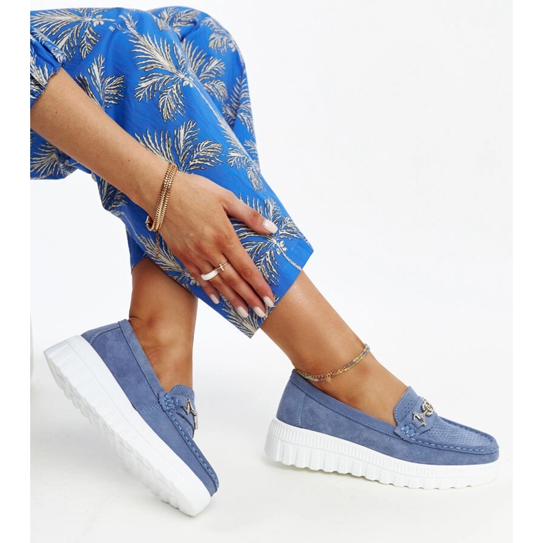 Sapatos de couro azul com fivela decorativa 1
