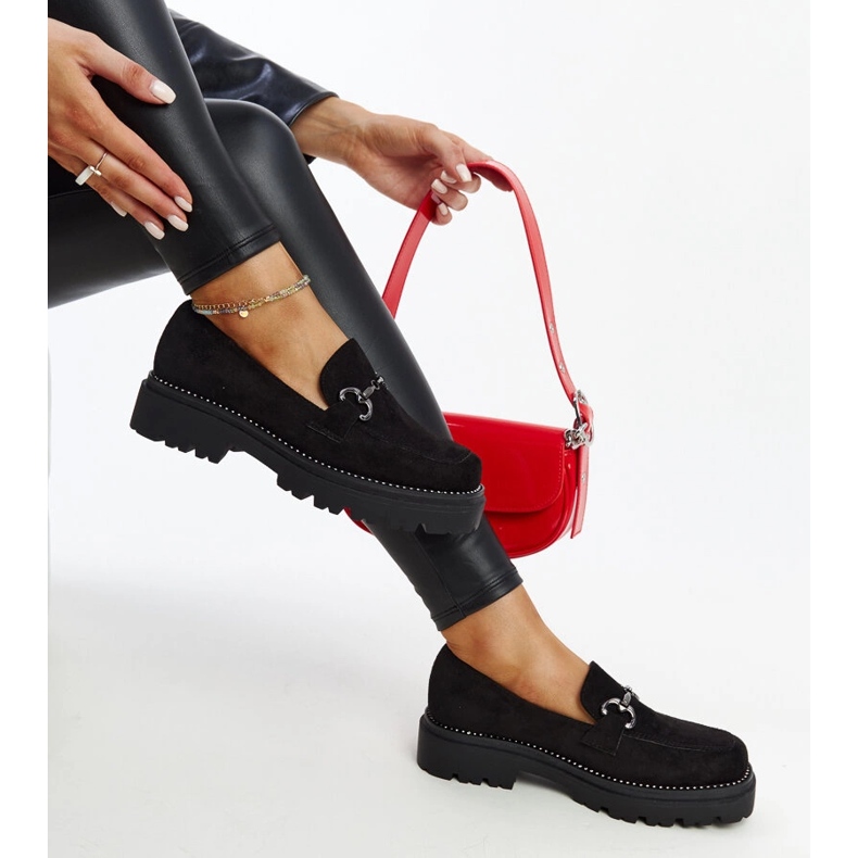 Sapatos de couro preto com fivela decorativa 1