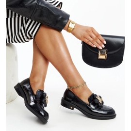 Sapatos de couro preto com fivela decorativa 1