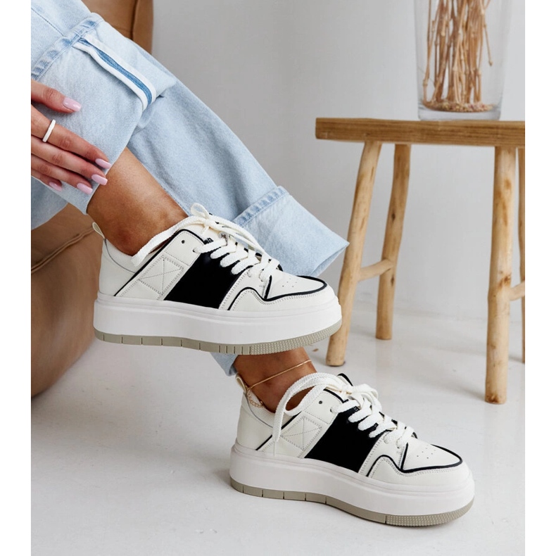 Calçados esportivos de couro branco 1