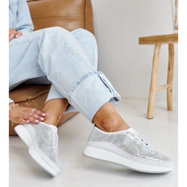 Tênis de couro prateado na plataforma Amana prata 1