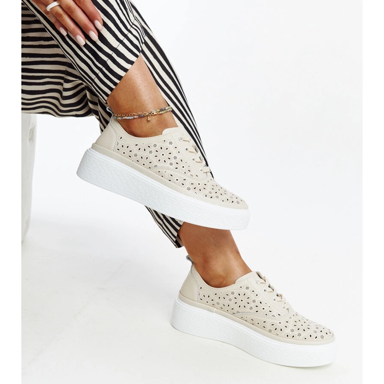 Calçados esportivos de couro bege 1