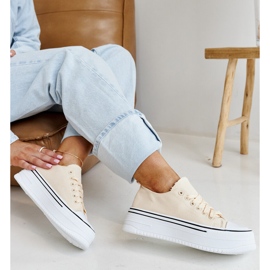 Tênis bege claro com sola grossa Bahira 1