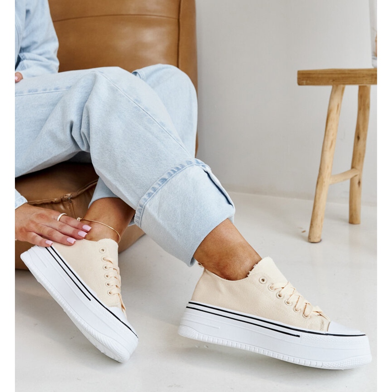 Tênis bege claro com sola grossa Bahira 1 Tênis bege claro com sola grossa Bahira 1