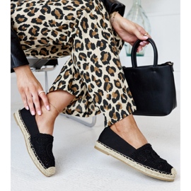 Alpercatas pretas com bordado Kalba preto 1 Alpercatas pretas com bordado Kalba preto 1