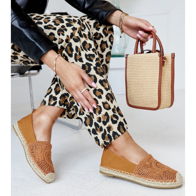 Alpercatas marrons com bordado Kalba marrom 1