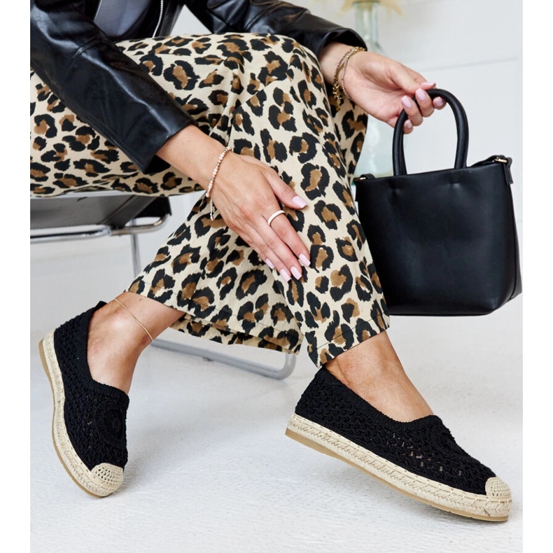 Alpercatas Seila pretas bordadas preto 1