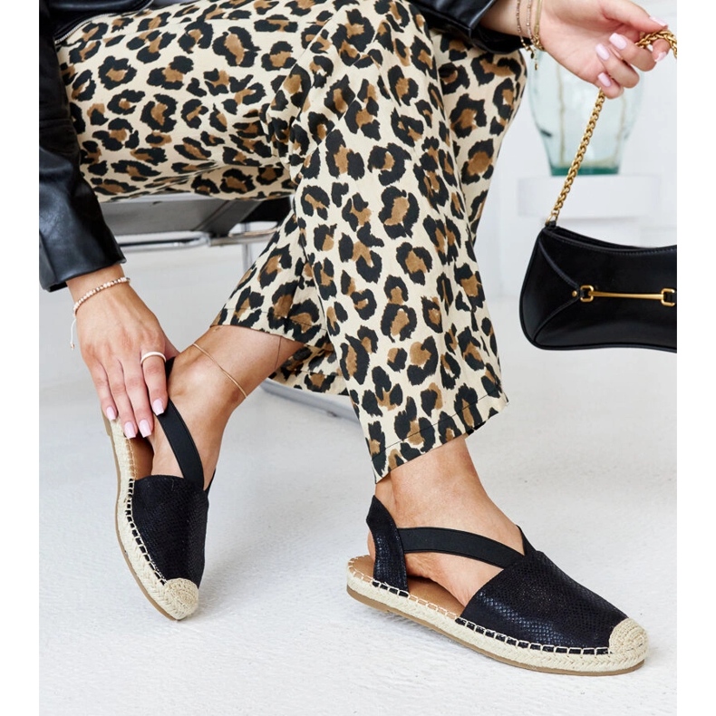 Alpercatas pretas com salto aberto Tharna preto 1