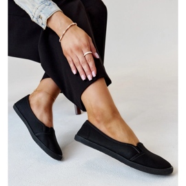 Tênis slip-on preto em couro ecológico Wordana 1