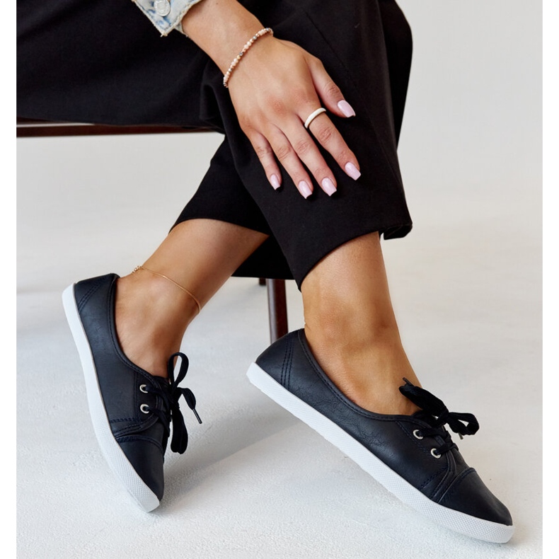 Tênis slip-on azul marinho em couro ecológico Knudsen 1