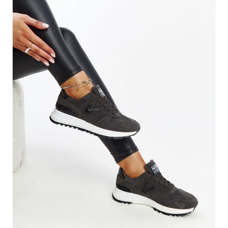 Tênis cinza escuro com sola Olonio mais grossa 1