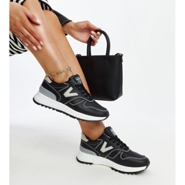 Tênis preto com sola Cettina grossa 1