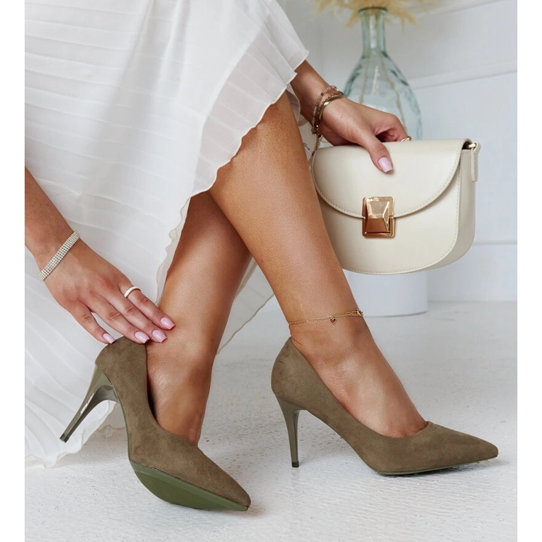 Salto alto verde com aplicação de couro Paume 1 Salto alto verde com aplicação de couro Paume 1