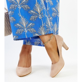 Sapatos bege de salto alto com inserção de couro da Lalande 2