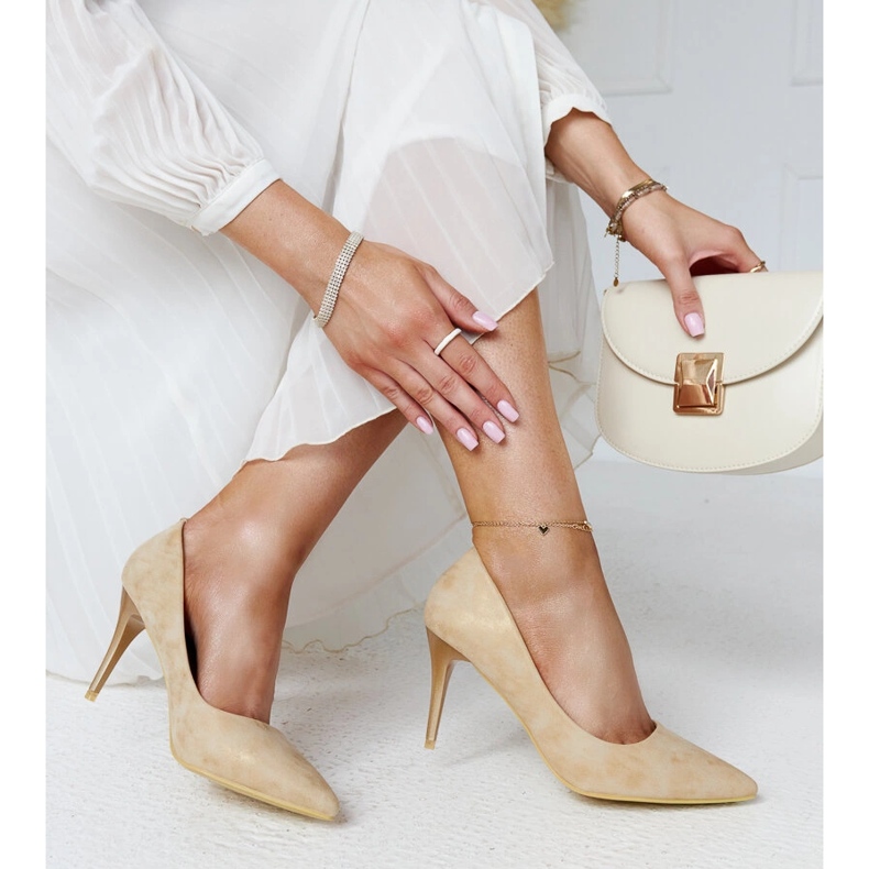 Salto alto metálico dourado com palmilha de couro da Soissons 1