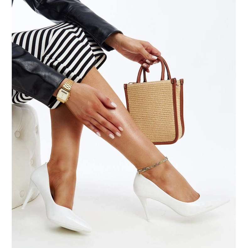 Sapatos de salto alto brancos com detalhes em couro da Alsácia 1