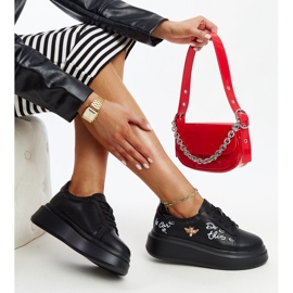 Sapatos de couro preto com fivela decorativa 1