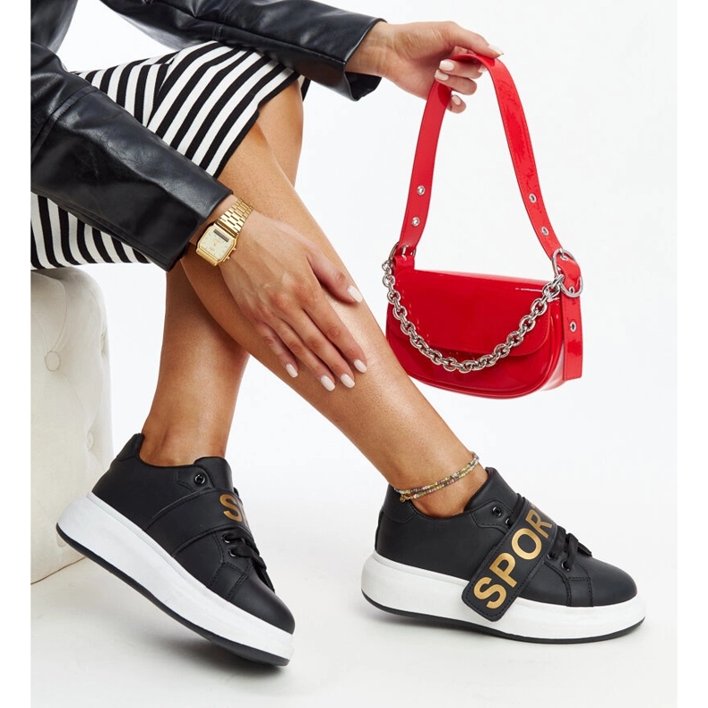 Sapatos de couro preto com fivela decorativa 1