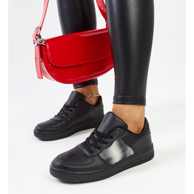 Sapatos de couro preto com fivela decorativa 1