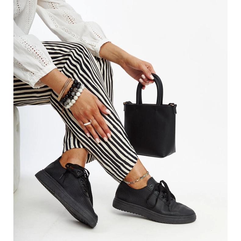 Sapatos de couro preto com atacadores 1 Sapatos de couro preto com atacadores 1