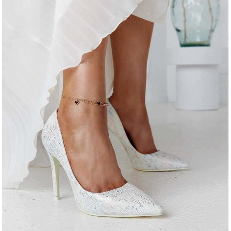 Salto alto metálico prateado com aplicação de couro Serranillos prata 1