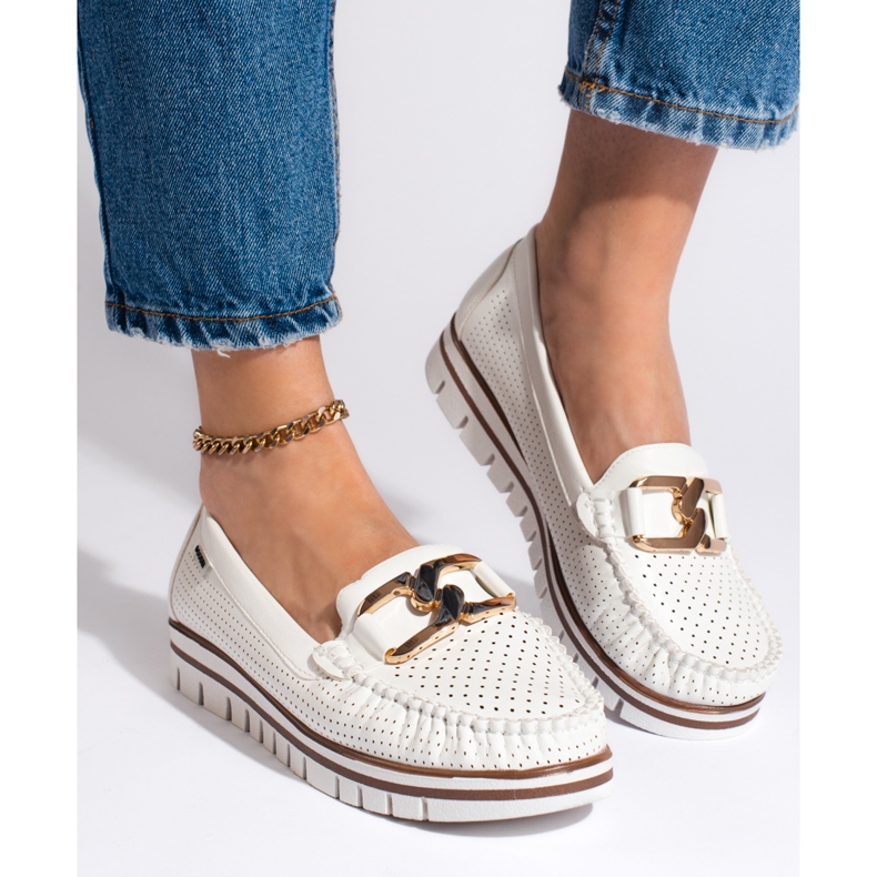 Goodin Mocassins brancos a céu aberto na plataforma 2