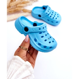 Chinelos de espuma azul claro 3