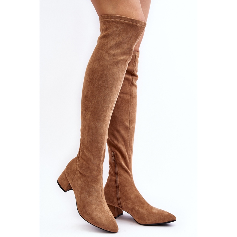 Botas femininas acima do joelho com salto baixo Camel Maidna marrom 1