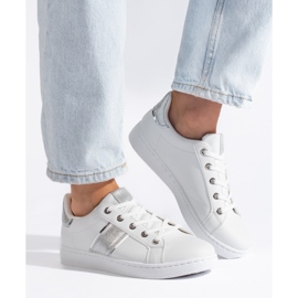 Sapatos esportivos brancos femininos 2