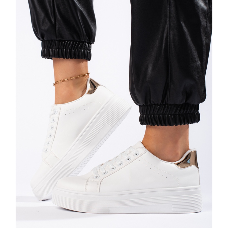 Calçados esportivos femininos brancos 1