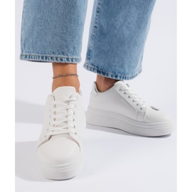 Calçados esportivos femininos brancos 2