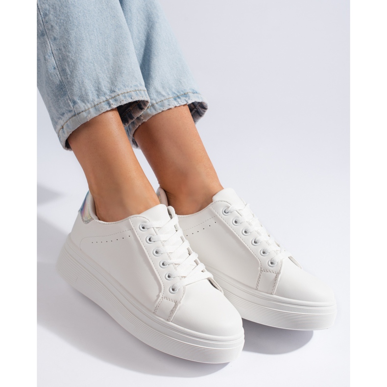 Calçados esportivos femininos brancos 1