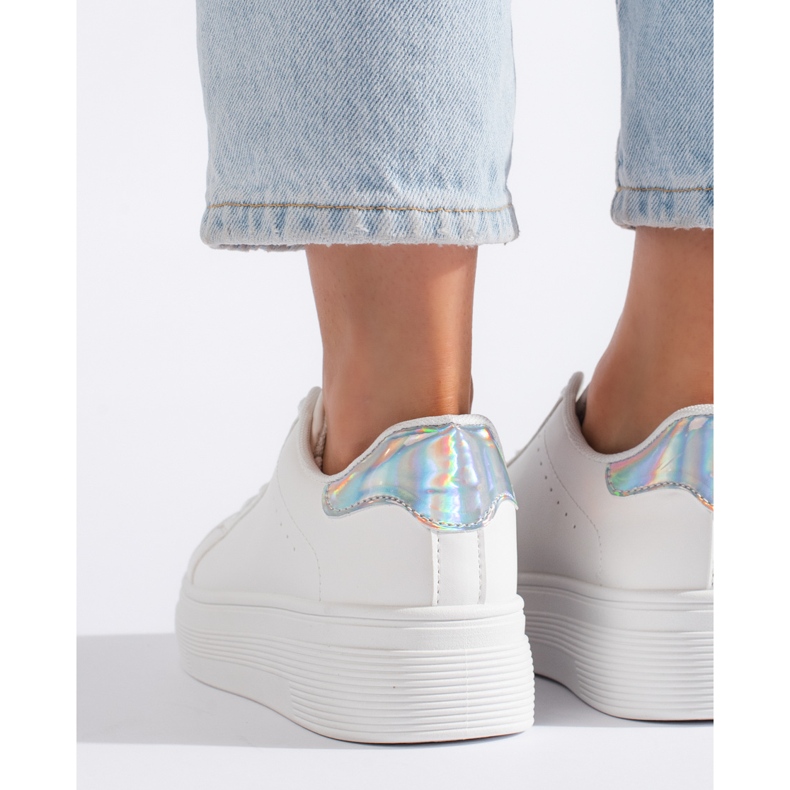 Calçados esportivos femininos brancos 2